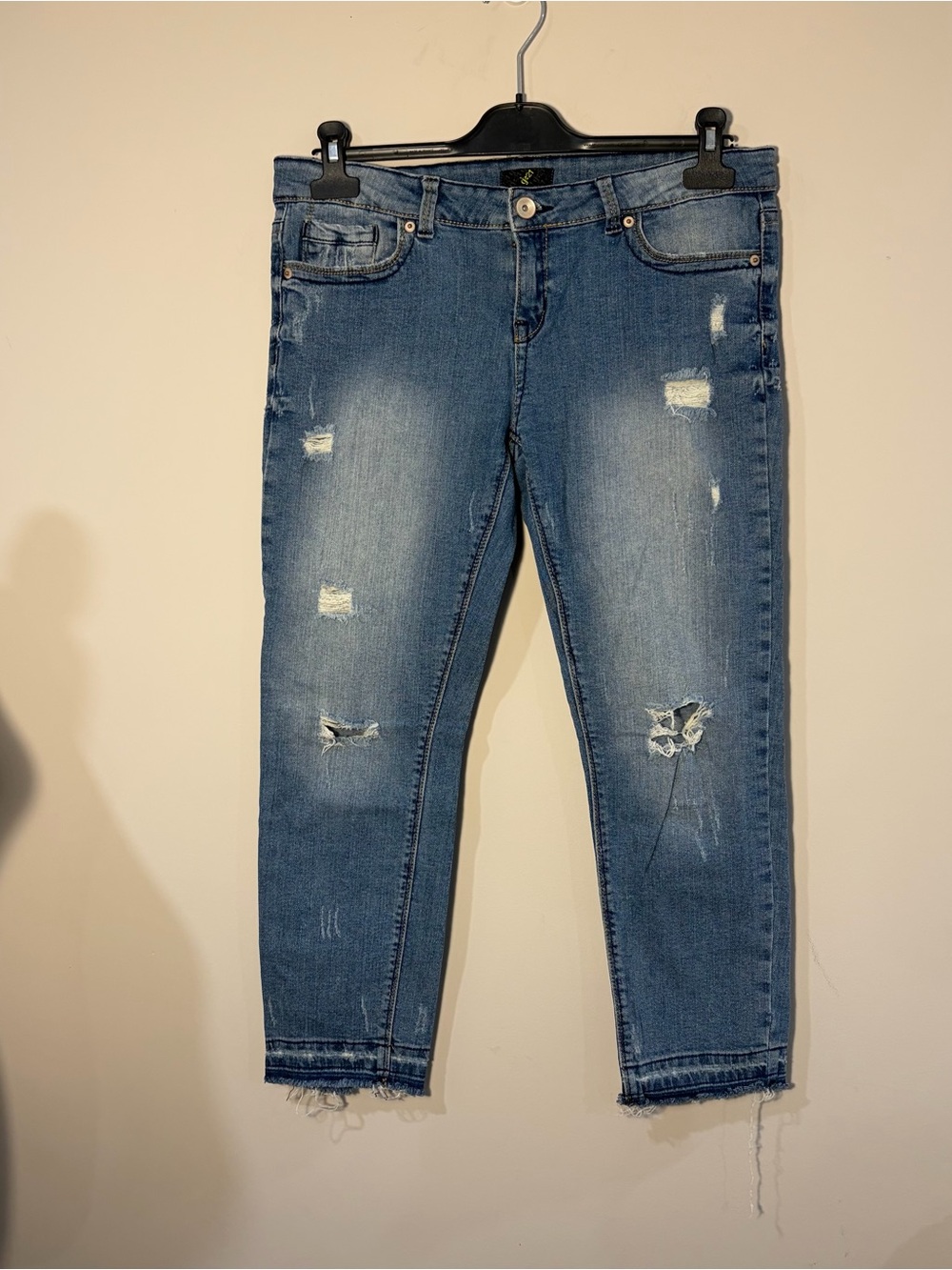Distressed Cropped Women's Jeans in Medium Blue